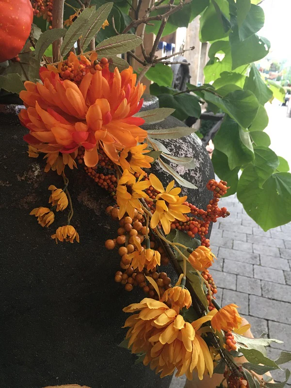 B8.3 5'Pumpkin and mixed flower garland (6/12)