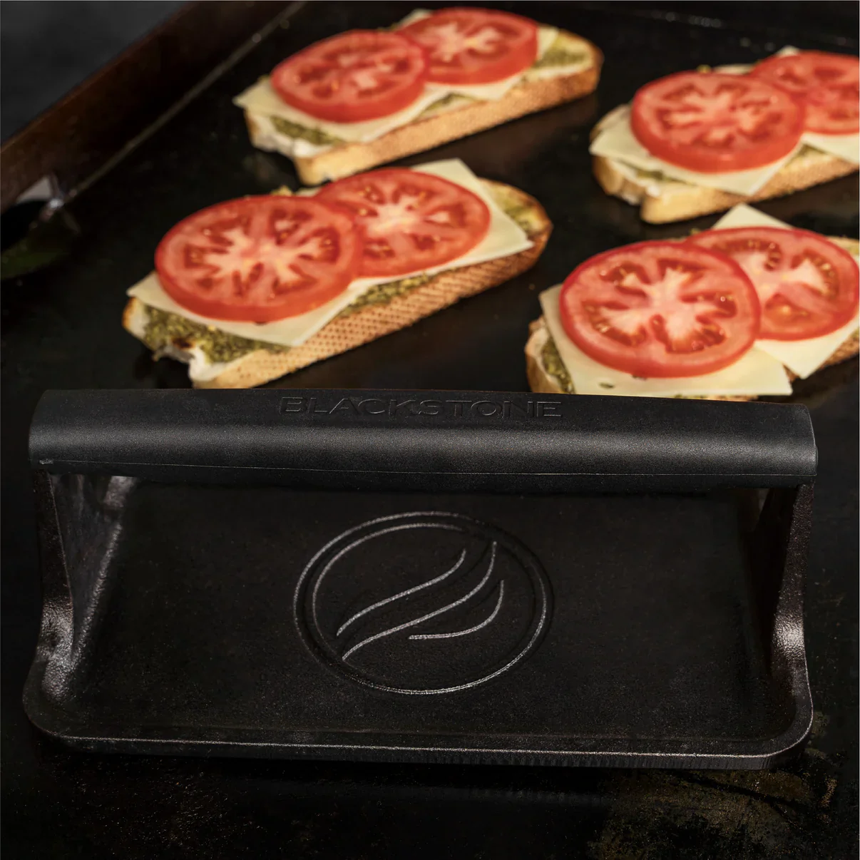 Blackstone  Cast Iron Griddle Press (25cm x 14cm) - Image 4