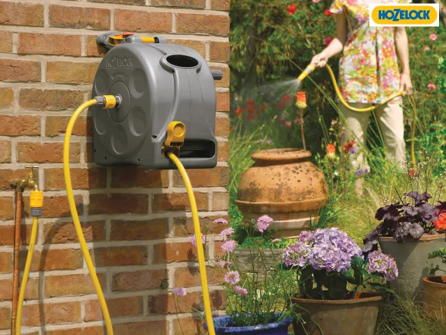 Hozelock 2 in 1 Compact Enclosed Hose Reel - Image 2