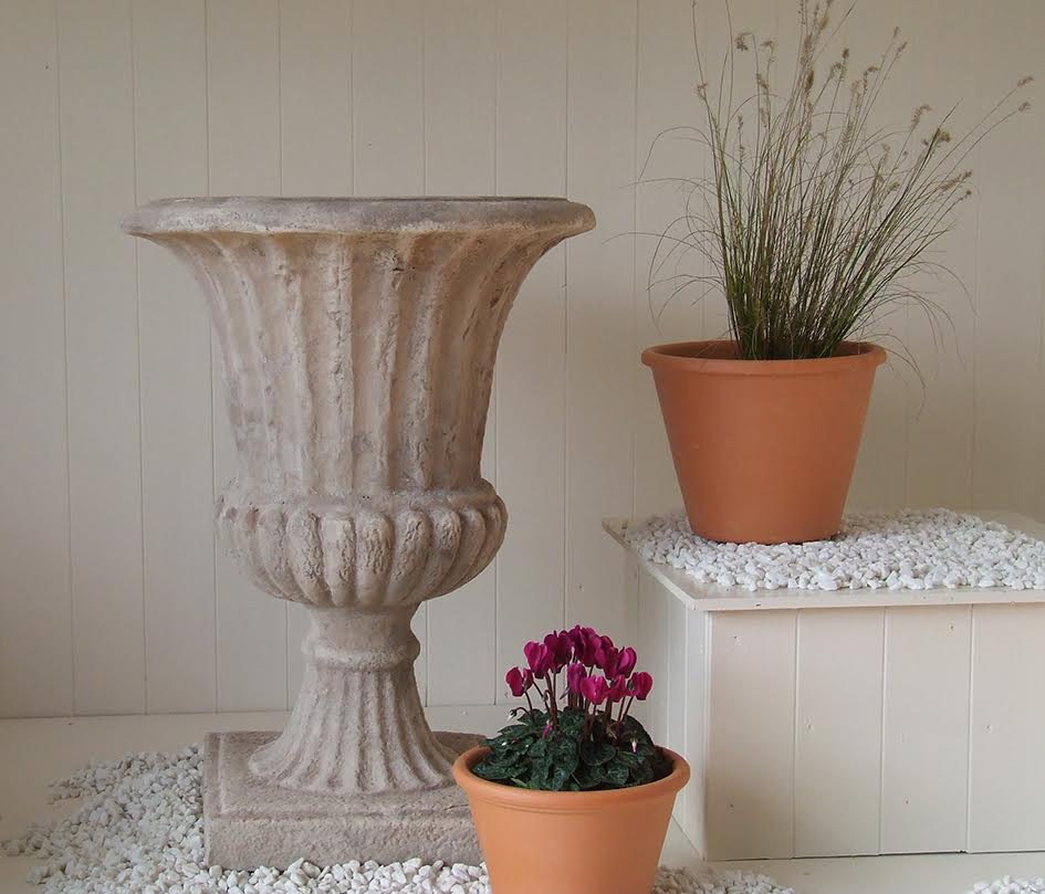 Med Urn & Pedestal 48x65cm