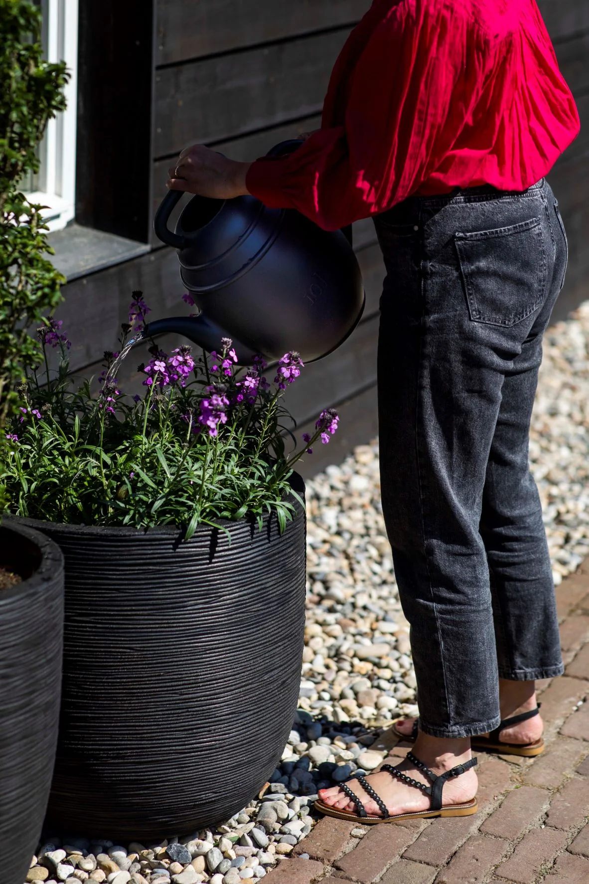 Planter Ball Rib Pot Black NL Ø35cm H34cm - Image 7