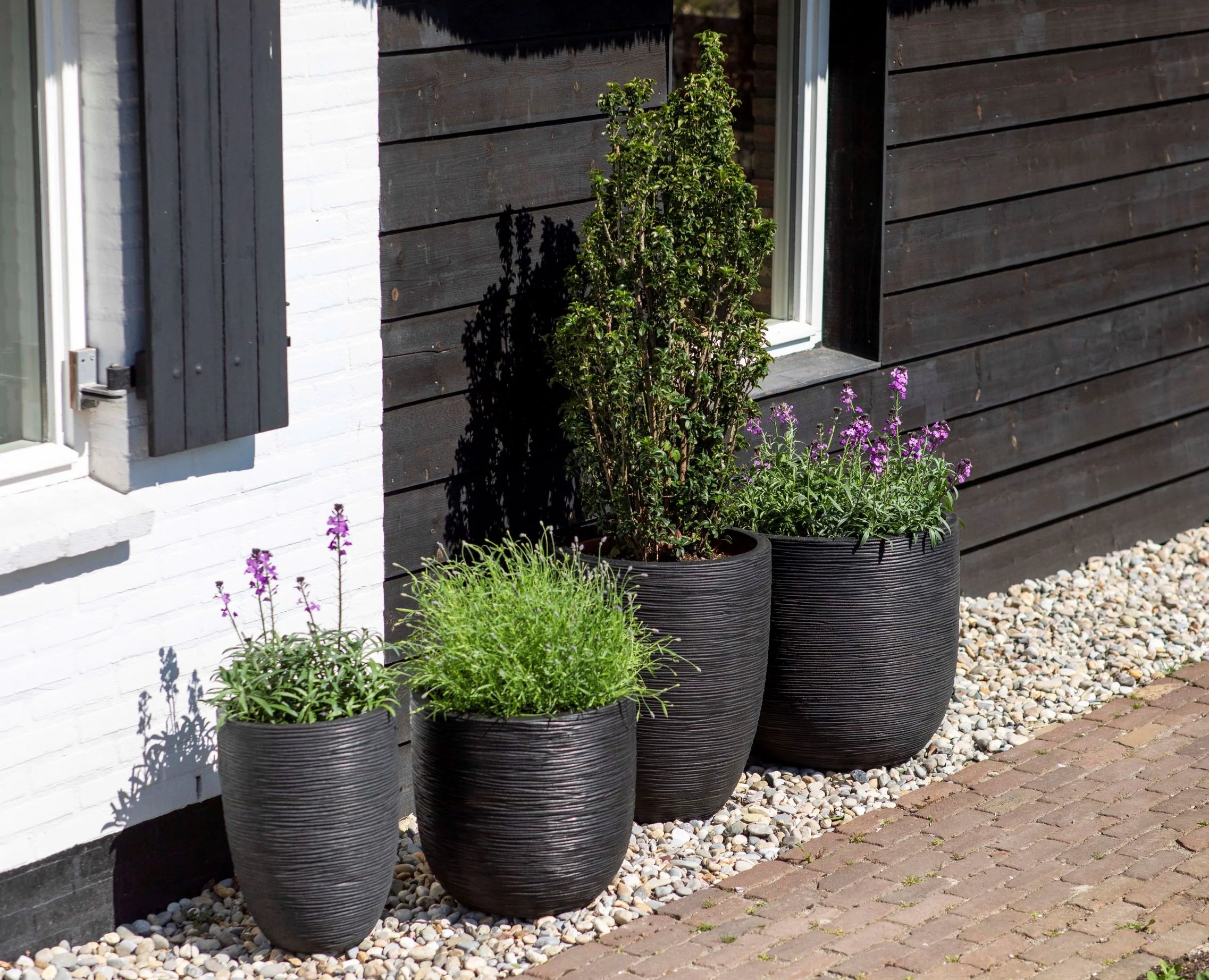 Planter Ball Rib Pot Black NL Ø55cm H53cm - Image 4