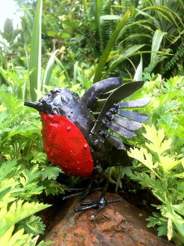 Red Robin Wings up 13cm