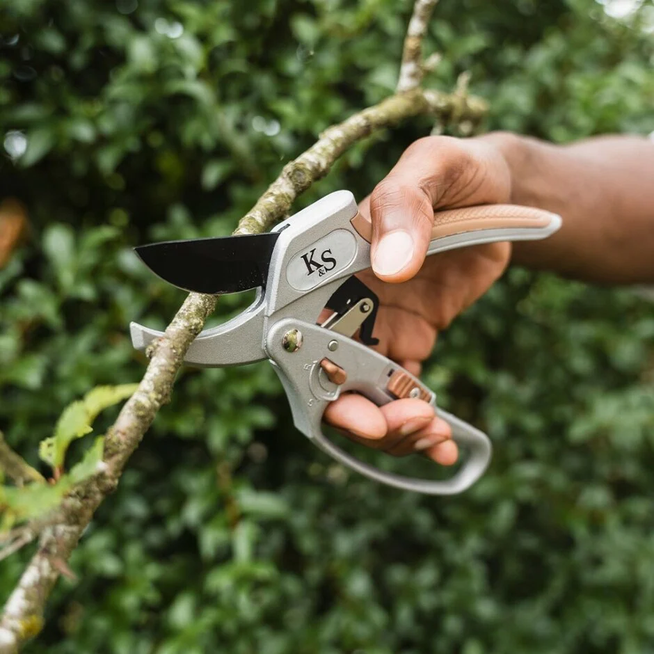 SureCut Hard Wood Ratchet Secateurs - Image 2