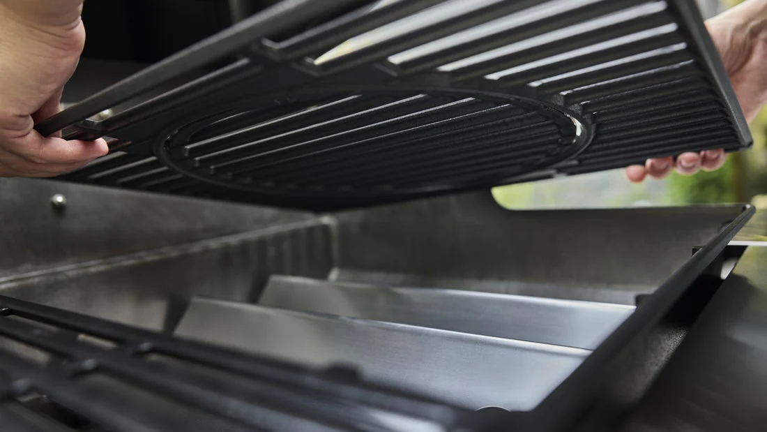 Weber Genesis E-335W Gas Barbecue - Image 7