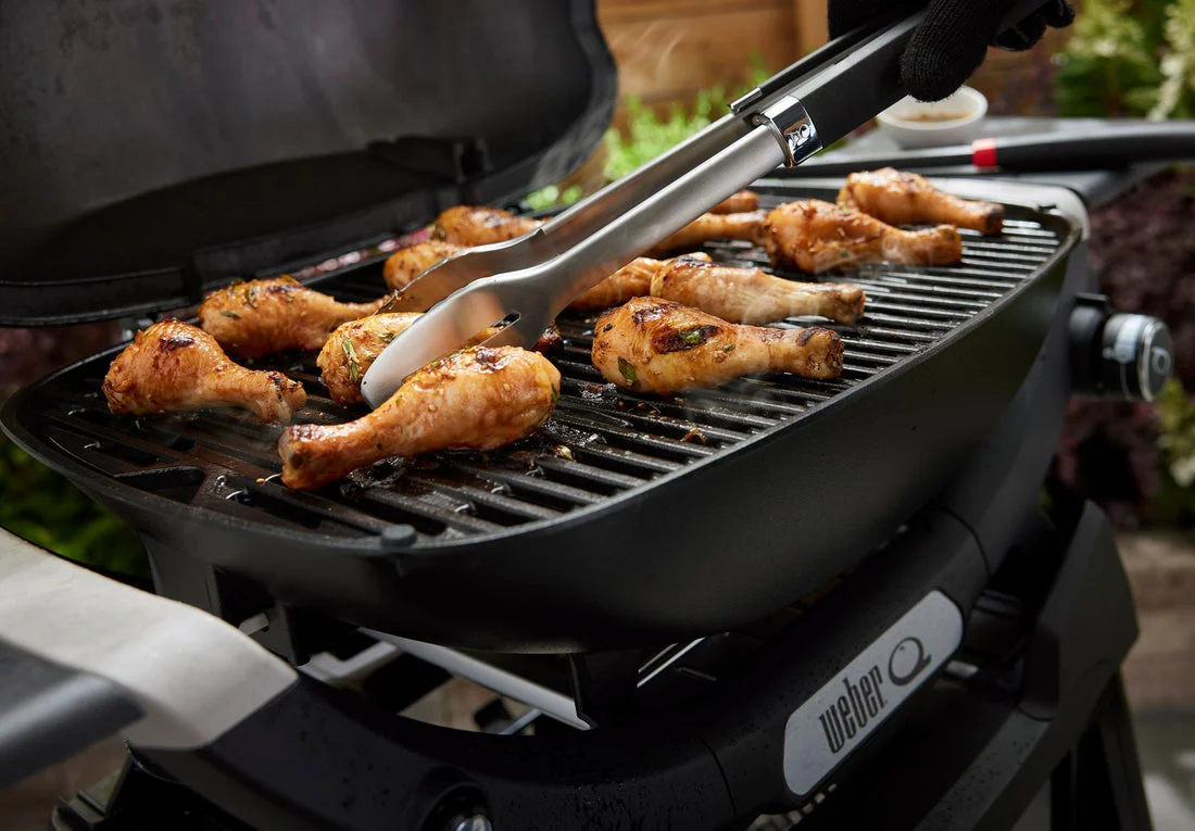 Weber Q2200N Gas Barbecue with Stand - Image 5