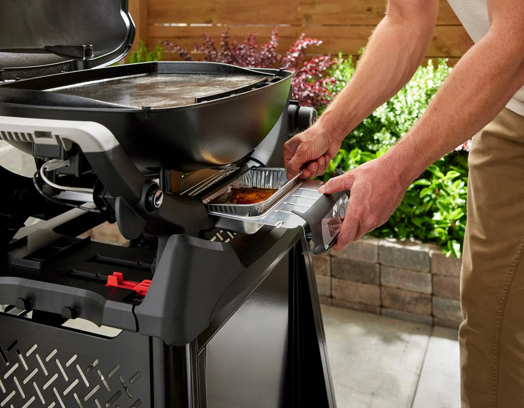 Weber Q2200N Gas Barbecue with Stand - Image 6