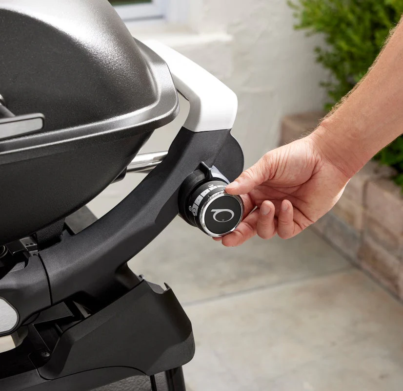 Weber Q2200N Gas Barbecue with Stand - Image 7